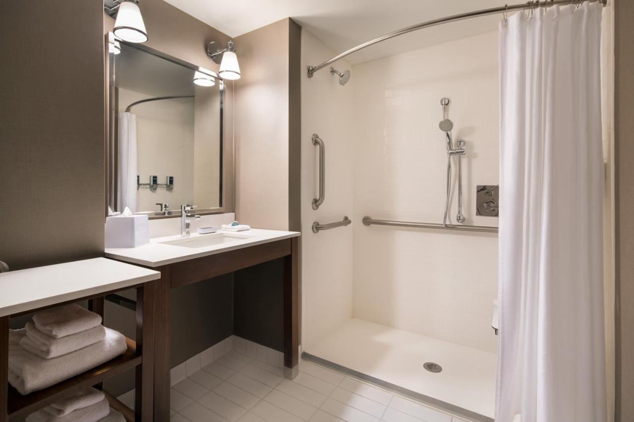 Four Points By Sheraton At Phoenix Gateway Airport Hotel