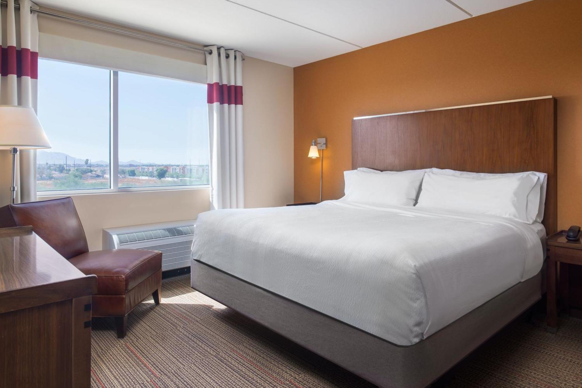 Four Points By Sheraton At Phoenix Gateway Airport 3*