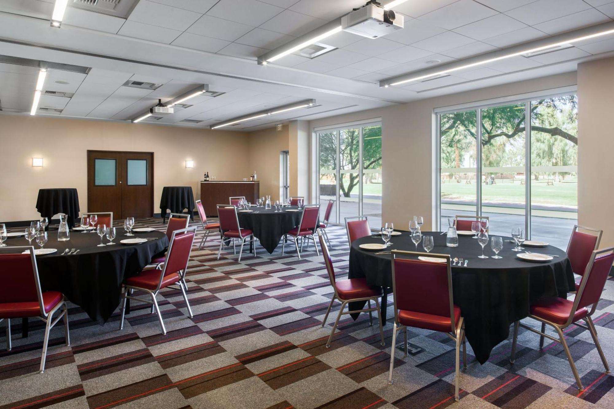 Hotel Four Points By Sheraton At Phoenix Gateway Airport 3*