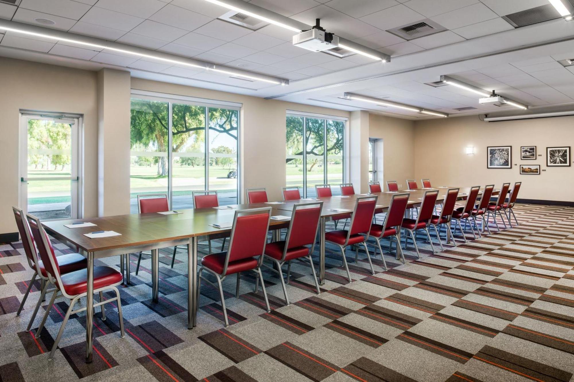 Four Points By Sheraton At Phoenix Gateway Airport Hotel 3*